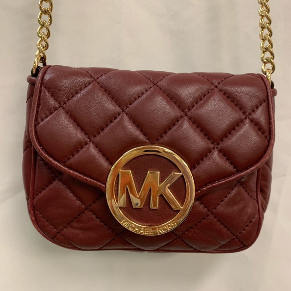 Michael Kors Handbags - Beautiful Soft Leather Shoulder Purse Gold Chain